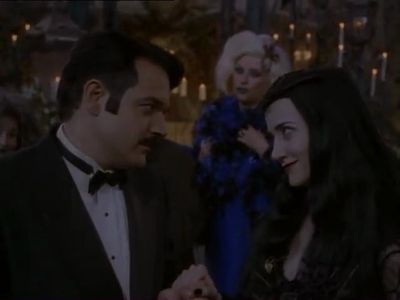 Ellie Harvie, Betty Phillips, Glenn Taranto, and Meredith Bain Woodward in The New Addams Family (1998)