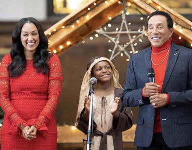Tia Mowry-Hardrict, Markeda McKay and Smokey Robinson in a scene from 