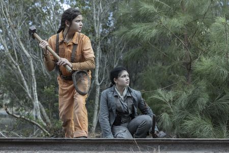 Zoey Merchant and Jayla Walton in Fear The Walking Dead (Odessa)