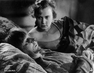 Erast Garin and Alla Larionova in Vedma (1958)