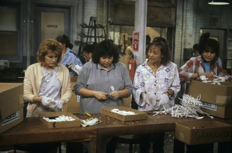 Roseanne Barr, Laurie Metcalf, and Natalie West in Roseanne (1988)
