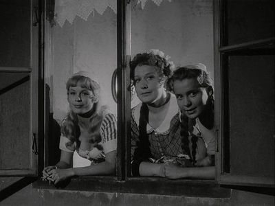 Bibi Andersson, Birgitta Pettersson, and Sif Ruud in The Magician (1958)
