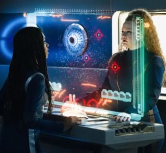 Sonequa Martin-Green and Mary Wiseman in Star Trek: Discovery (2017)