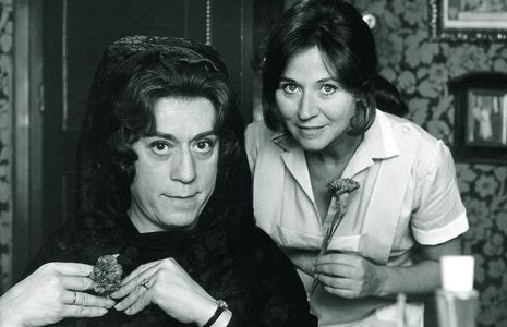 José Luis López Vázquez and Julieta Serrano in Mi querida señorita (1972)