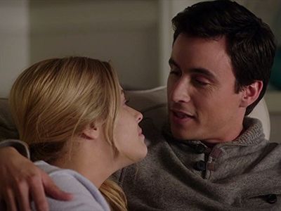 Sasha Pieterse and Huw Collins in Pretty Little Liars (2010)