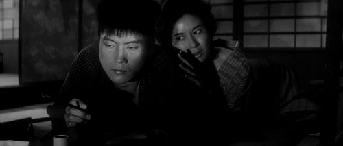 Mikijirô Hira and Yôko Mihara in Three Outlaw Samurai (1964)