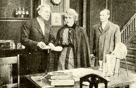 Fraunie Fraunholz and Claire Whitney in The Dream Woman (1914)