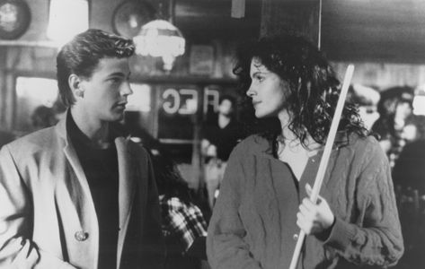Julia Roberts and Adam Storke in Mystic Pizza (1988)