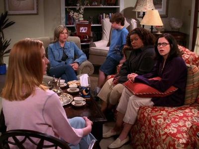 Stacey Travis, Amy Farrington, Angus T. Jones, Cheryl White, and Yvette Nicole Brown in Two and a Half Men (2003)