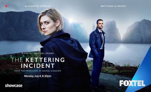 Matthew Le Nevez and Elizabeth Debicki in The Kettering Incident (2016)