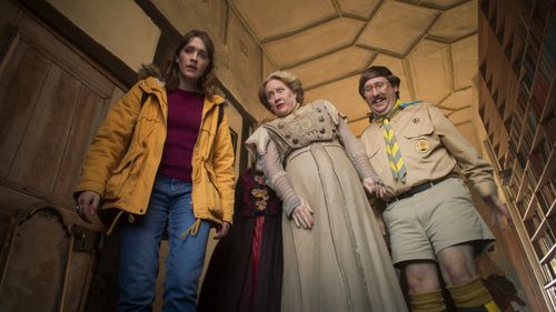 Jim Howick, Martha Howe-Douglas, Charlotte Ritchie, and Lolly Adefope in Ghosts (2019)