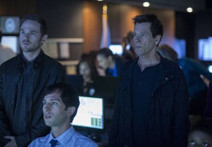 Kevin Bacon, Shawn Ashmore, and Kyle Lopez Barisich in The Following (2013)