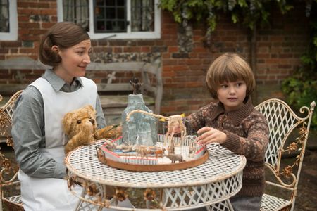 Kelly Macdonald and Will Tilston in Goodbye Christopher Robin (2017)