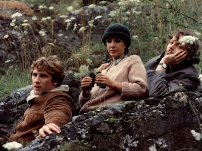 Gérard Depardieu, Patrick Dewaere, and Carole Laure in Get Out Your Handkerchiefs (1978)