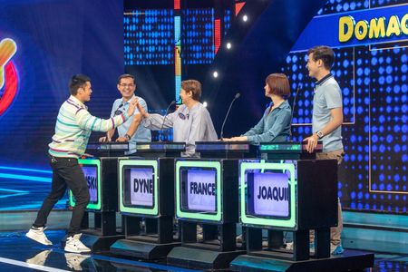 Dingdong Dantes, Joaquin Domagoso, Isko Moreno, Dynee Domagoso, and Frances Domagoso in Family Feud Philippines (2022)