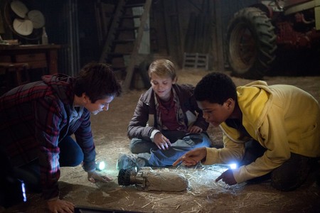 Reese Hartwig, Astro, and Teo Halm in Earth to Echo (2014)