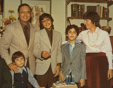 Arnold Friedman (father), Elaine Friedman (mother) and their three boys, Jesse (left) David (middle), and Seth (right) a