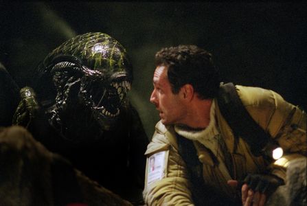 Raoul Bova and Tom Woodruff Jr. in Alien vs. Predator (2004)