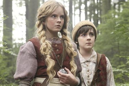 Quinn Lord and Karley Scott Collins in Once Upon a Time (2011)