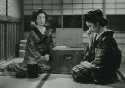 Kakuko Mori and Yôko Umemura in The Story of the Last Chrysanthemum (1939)