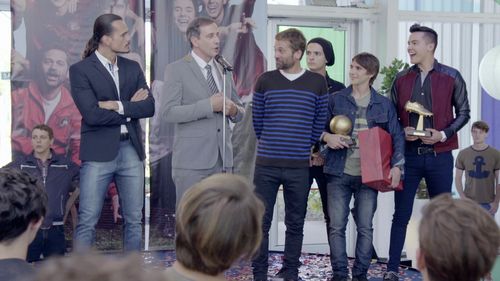 Nicolás Pauls, Christian Sancho, Guido Pennelli, Pablo Flores Maini, Mariano González, and Sebastián Athié in Once (2017