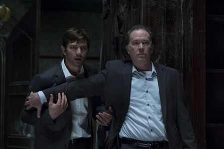 Timothy Hutton and Michiel Huisman in The Haunting of Hill House (2018)