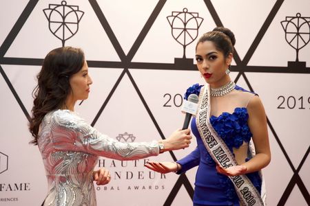 Interviewing Miss Universe Malaysia Shweta Sekhon in the red carpet of Haute Grandeur Global Awards at KL, Malaysia