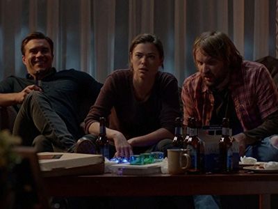 Peyton List, Rob Mayes, and Lenny Jacobson in Frequency (2016)
