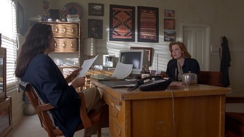 Gillian Anderson and Renae Morriseau in The X-Files (1993)