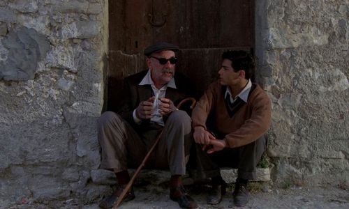 Marco Leonardi and Philippe Noiret in Cinema Paradiso (1988)