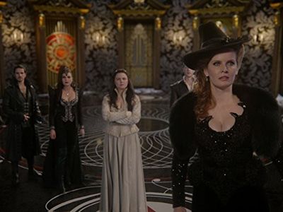 Ginnifer Goodwin, Lana Parrilla, Rebecca Mader, Colin O'Donoghue, and Josh Dallas in Once Upon a Time (2011)