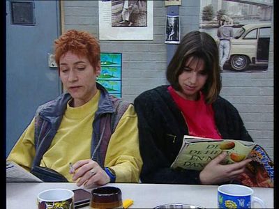 Isa Hoes and Bea Meulman in Vrouwenvleugel (1993)