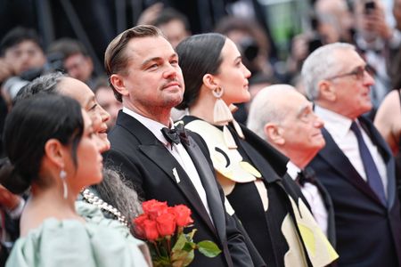 Robert De Niro, Leonardo DiCaprio, Martin Scorsese, Tantoo Cardinal, Lily Gladstone, and Jillian Dion at an event for Ki