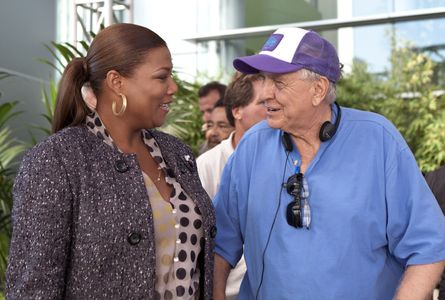 Queen Latifah and Garry Marshall in Valentine's Day (2010)