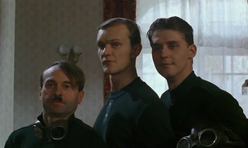 Grzegorz Herominski, Wojciech Malajkat, and Cezary Pazura in Dezha vyu (1990)