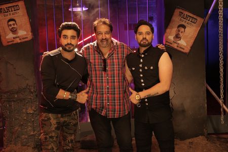 Director Vikram Dhillon (centre) with Monty Marzara and Waris Sekhon on the sets of Photo Jatt Di (2018).