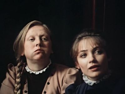 Svetlana Kryuchkova and Natalya Lapina in Zhizn Klima Samgina (1988)