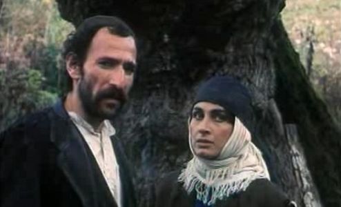 Hossein Mahjoub and Susan Taslimi in The Mare (1986)