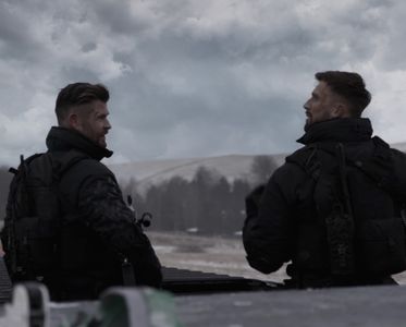 Chris Hemsworth and Justin Howell in Extraction 2 (2023)