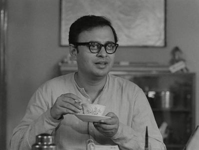 Anil Chatterjee in The Big City (1963)