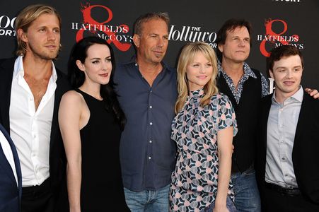 Kevin Costner, Bill Paxton, Noel Fisher, Jena Malone, Matt Barr, and Lindsay Pulsipher at an event for Hatfields & McCoy
