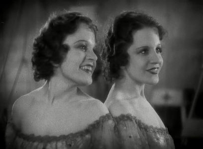 Daisy Hilton and Violet Hilton in Freaks (1932)