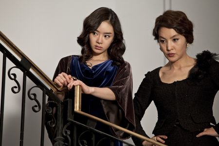 Woo Seo and Park Ji-young in The Housemaid (2010)
