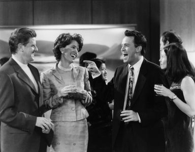 Courteney Cox, Matthew Perry, Sam McMurray, and Lise Simms in Friends (1994)