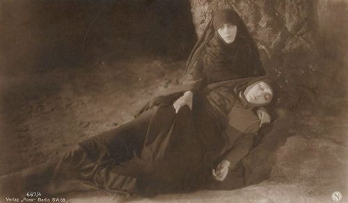 Asta Nielsen and Henny Porten in Crown of Thorns (1923)