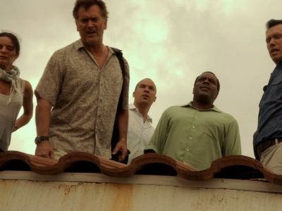Gabrielle Anwar, Coby Bell, Bruce Campbell, Chad L. Coleman, and Jeffrey Donovan in Burn Notice (2007)