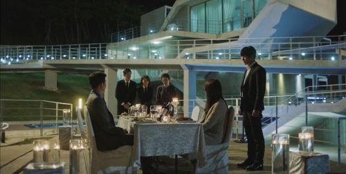 Lee Jung-Jin, Ji Chang-Wook, and Im Yoon-ah in The K2 (2016)