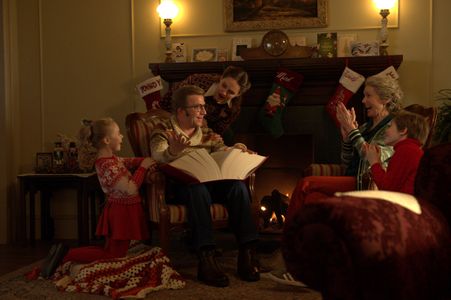 Peter Billingsley, Erinn Hayes, Julie Hagerty, Julianna Layne, and River Drosche in A Christmas Story Christmas (2022)