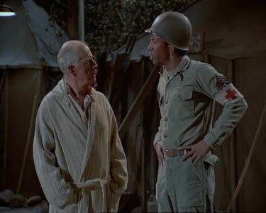Harry Morgan and Wesley Thompson in M*A*S*H (1972)