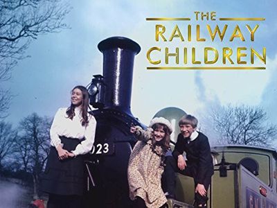 Jenny Agutter, Gillian Bailey, and Neil McDermott in The Railway Children (1968)